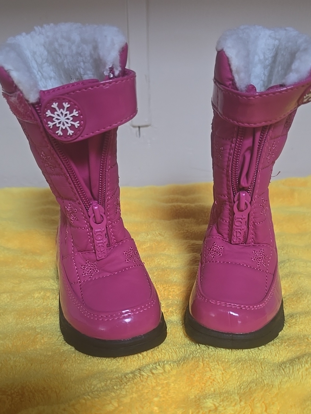 totes Hot Pink Girls Snow Boots with White Faux Fur Trim